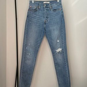 Light wash distressed Levis wedgie skinny jeans